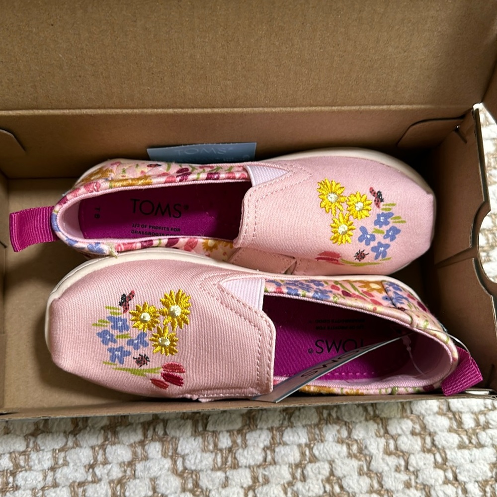 Tiny TOMS twin gore alpargatas- parfait pink flower fields